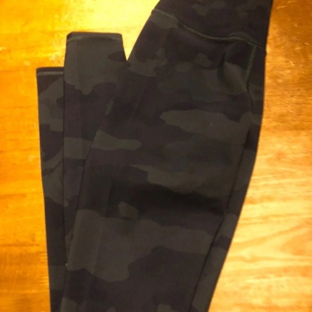 Alo Yoga Leggings - Picture 5 of 5